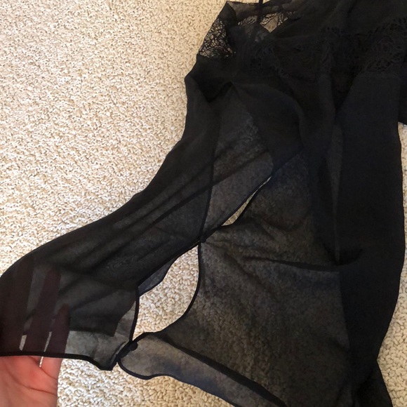 BCBG black lace top long sleeve - Picture 8 of 8